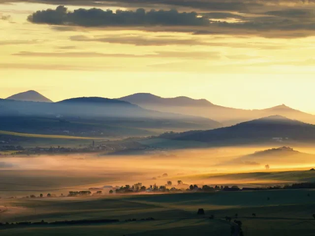 Neveselý výhled počasí. Česko bude dál svírat inverze