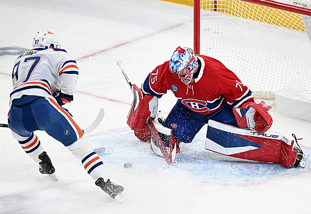 Dobeš s Vejmelkou v NHL slavili výhry, Vladař pomohl zákroky k bodu