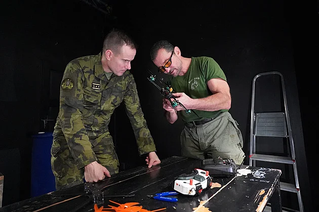 „Uráží nás to, čelíme tlaku.“ Vetchý promluvil o prověřování dronové sbírky