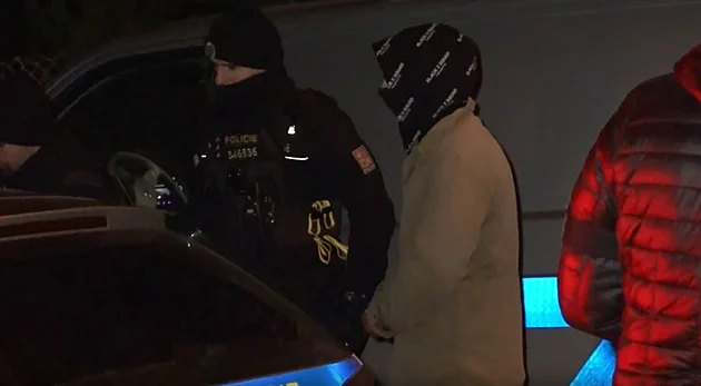 Brutální únos, pokus vraždy. Chlapce unesl mladík od domu, dobrovolně s ním nešel