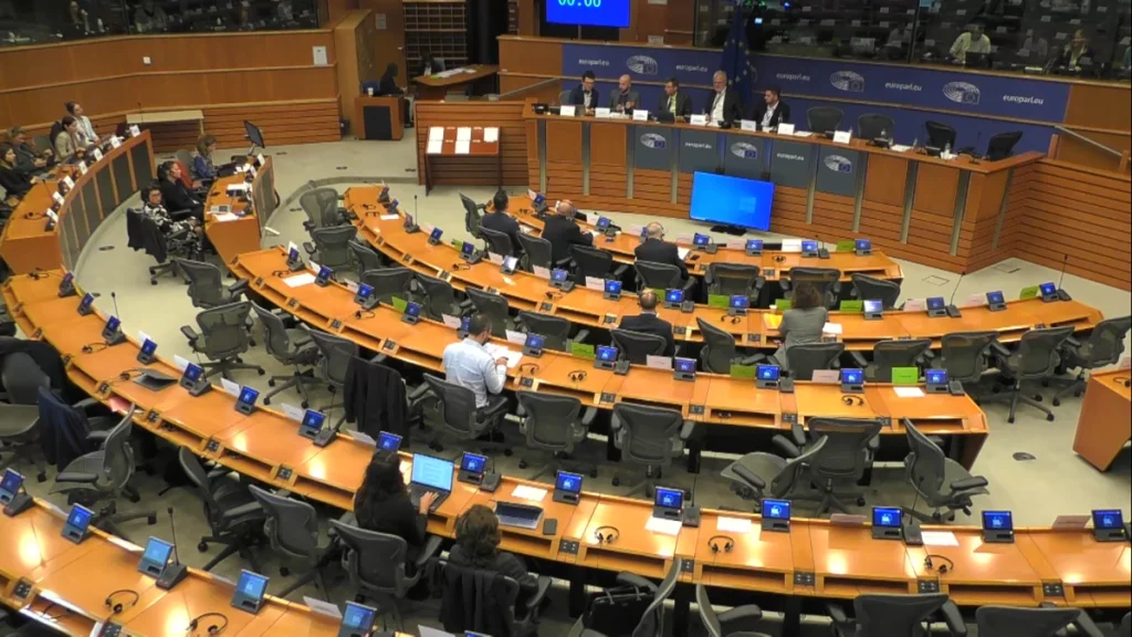 Solidarita befelem. Ať Komise při nedostatku přerozděluje léky, chtějí europoslanci