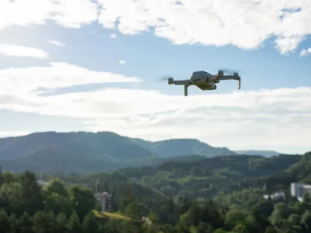 „Nikdy jsme nevyvezli drony bez licence,“ reaguje Skupina D. Skupinu podpořil i Miroslav Singer