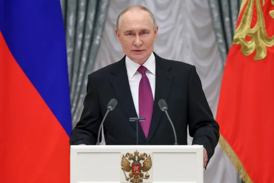 Putin označil za lži a hysterii výzvy, aby se Západ připravil na válku s Ruskem