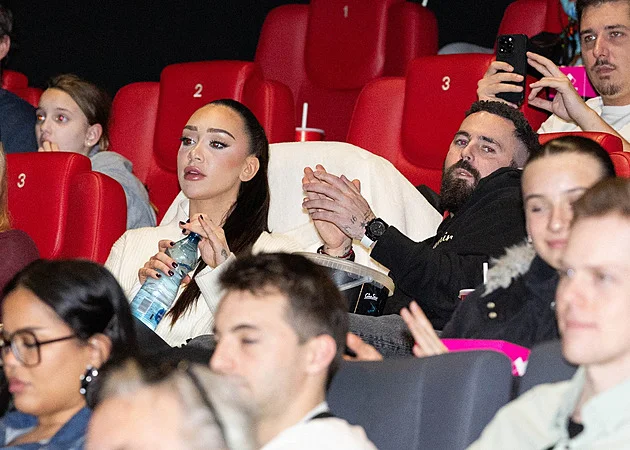 Matěj Dejdar s Veronicou Biasiol na premiéře: Jeho ruka na jejím zadku je výmluvná