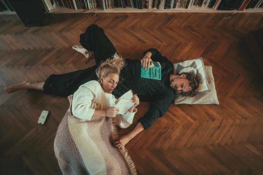 Proč je klábosení důležité pro tvorbu a jak se potkali? Poláková a Urban mají Sršeň