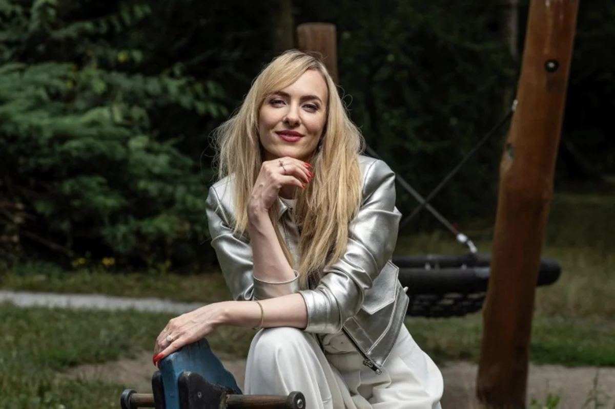 Elizaveta Maximová byla divoké dítě. Ve vlasech mívala žvýkačky a doma zakládala mraveniště