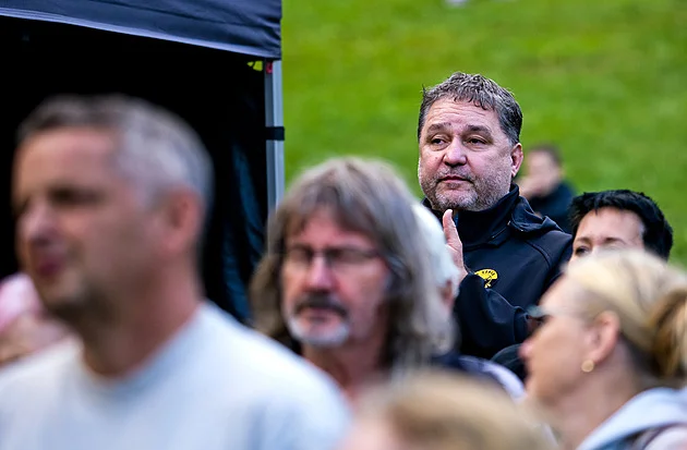 Kysela o barážové debatě: Kdo na extraligu má, ať ji hraje. Příkladem může být NHL