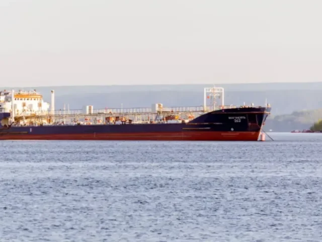 Ukrajina poprvé zasáhla tanker stínové flotily ve Středozemním moři, tvrdí její rozvědka