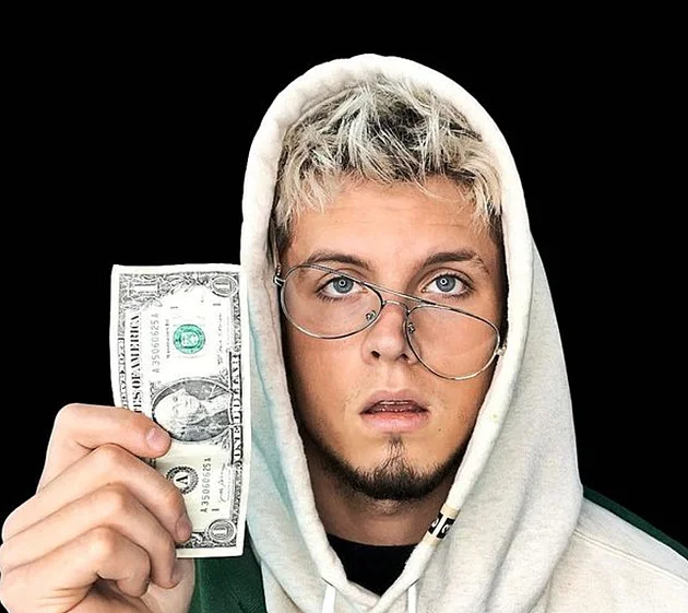 Jon Mariánek se opět veze na vlně popularity Paula. Znenadání jeho profil ožil