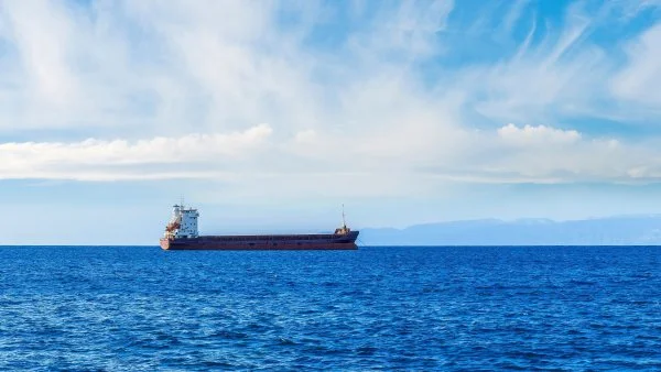 Ukrajina hlásí první zásah tankeru ruské stínové flotily ve Středozemním moři. Na palubě měl být i generál z jednotky zodpovědné za Vrbětice