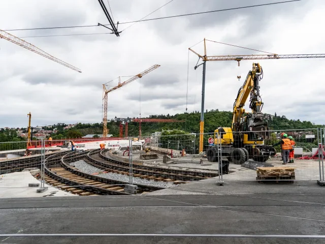 Jak nová vláda nakopne stavebnictví? Centralizovaná správa, bydlení pro všechny a rychlá výstavba