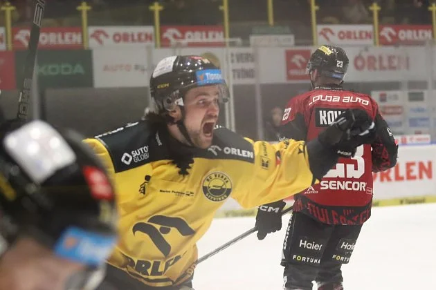 Poslední Litvínov přehrál první Spartu. Navrátilec Jágr Kladnu body nepřinesl