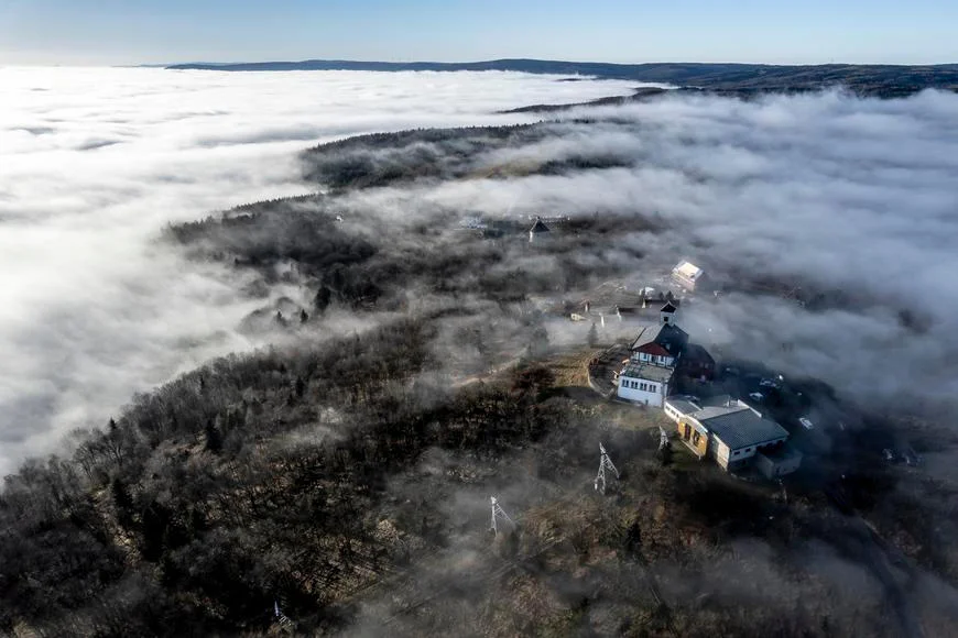 Přijde o Vánocích vysvobození z inverze? Česko čeká holomráz, říkají meteorologové