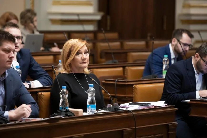 Peníze v rozpočtu chybí. Bude nutné zvýšit schodek, přiznala Schillerová