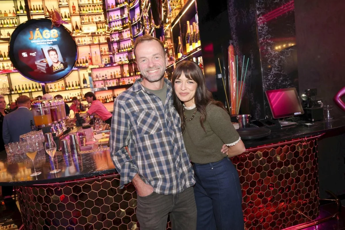 Společné bydlení Jitky Boho a Lukáše Langmajera: Moderní interiér v béžové barvě a oáza klidu na terase