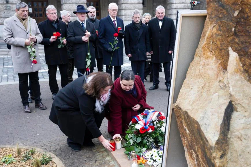 Dva roky poté. Česko si připomíná oběti tragické střelby na filozofické fakultě