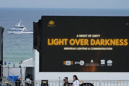 Austrálie uctívá památku obětí střelby, premiér nařídil audit policie