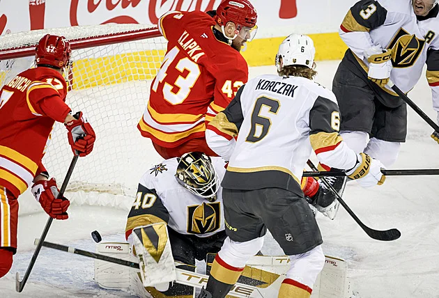 Klapka gólem přispěl k výhře Calgary, trefil se i Zacha, Dostál vychytal výhru