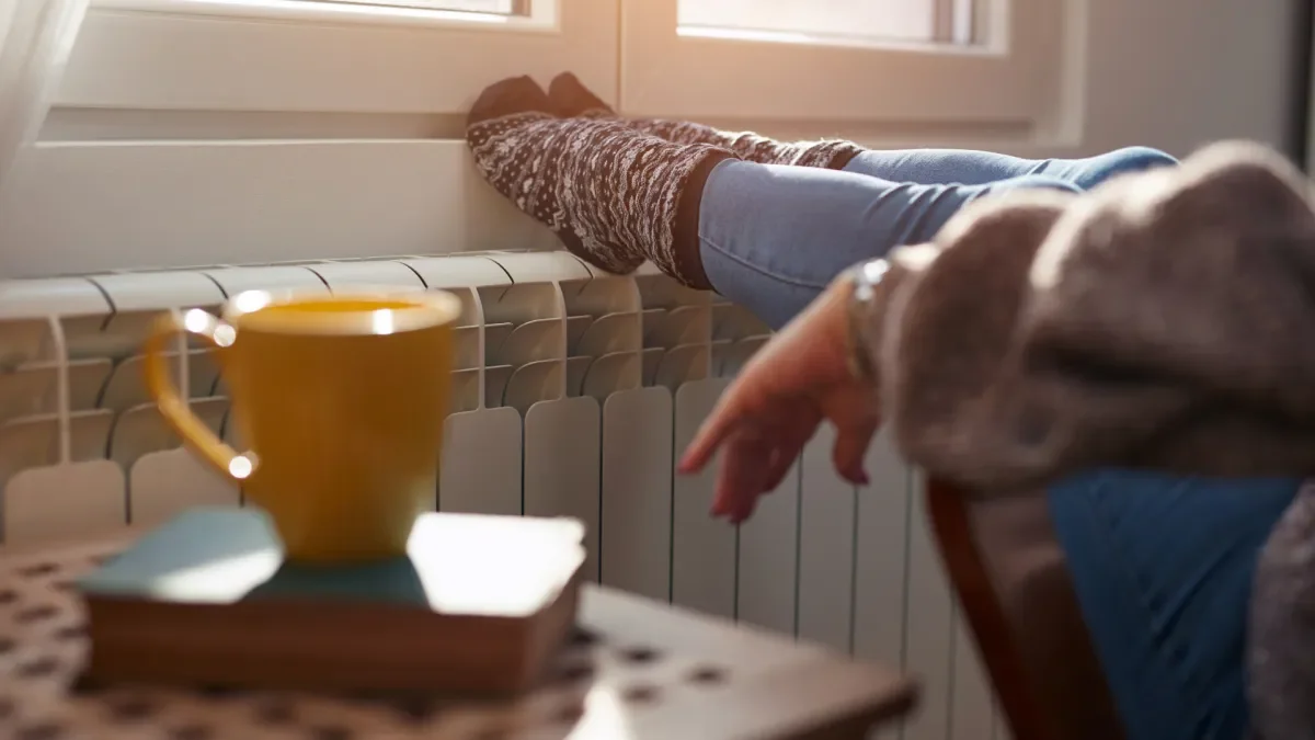 Nedokonalost jako ctnost. Trend „scruffy hosting“ zbavuje hostitele stresu