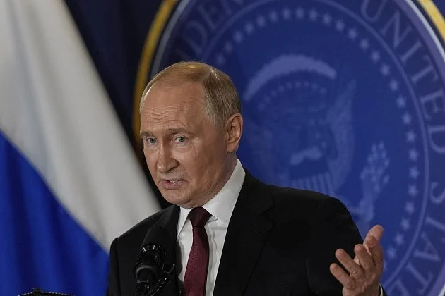 Putin je připraven jednat s Macronem, uvedl mluvčí Kremlu