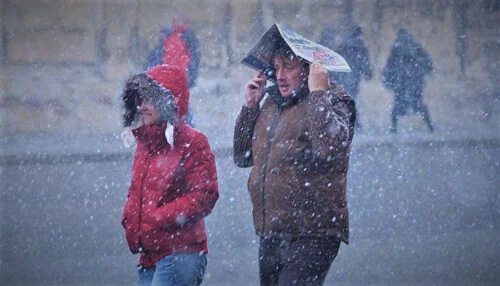 Na Štědrý den se objeví sněhové přeháňky. Meteorologové upřesnili, kde očekávají, že napadne přes 10 centimetrů