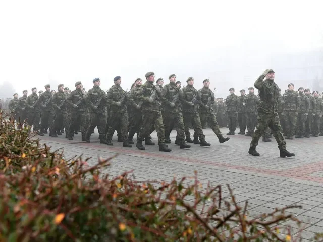 Česko splní 2 % HDP na obranu. Babiš vyzval Zůnu i ministerské úředníky, aby na to dohlédli