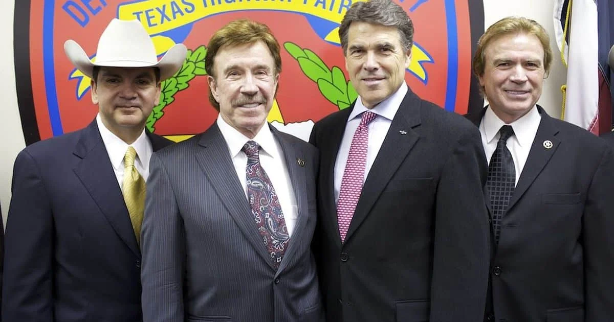 Chuck Norris nedávno oslavit 85 let: Má 5 dětí, 13 vnoučat a stále dokazuje, že věk je jenom číslo