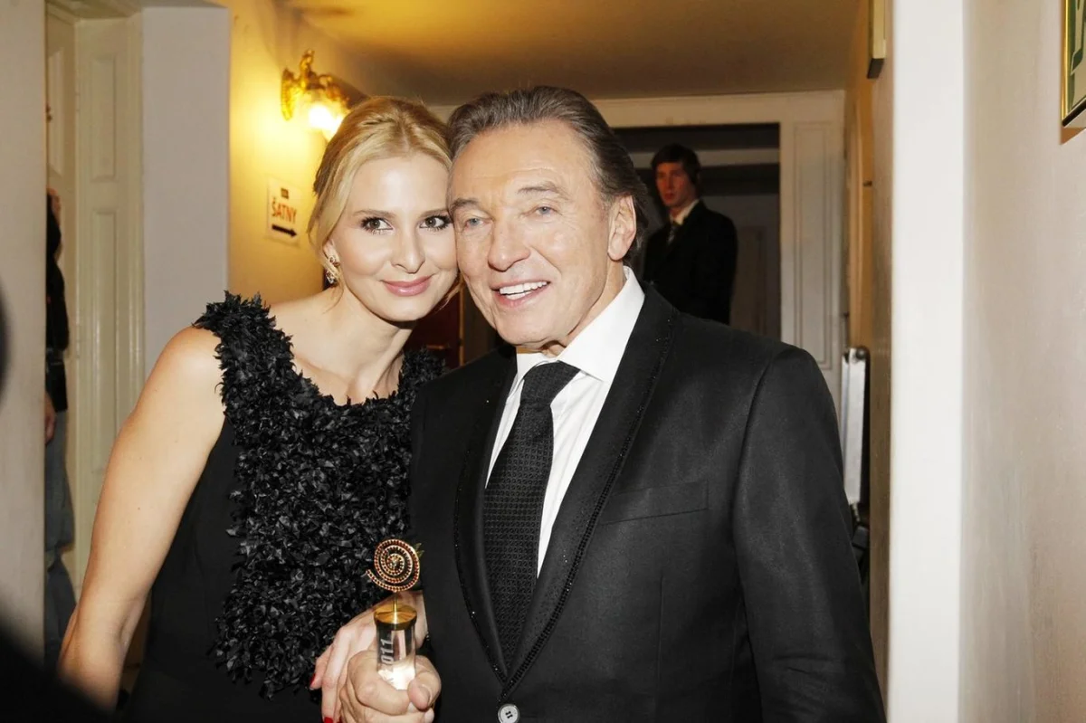 Pracny pro začátečníky i kremrole jeho fanynky: Upečte si cukroví podle Karla Gotta