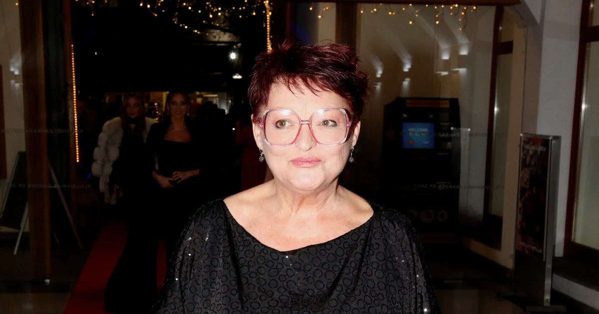 Mizivý důchod Valérie Zawadské ji nutí pracovat, i když by měla být na odpočinku. Neměla by ani na cigarety