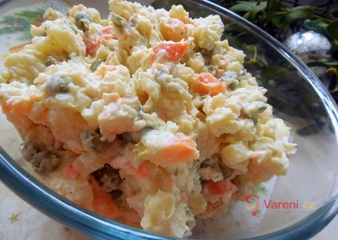 Recept na vánoční bramborový salát krok za krokem