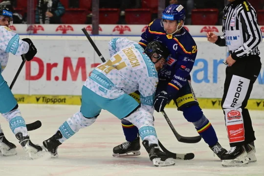 Hokejisté Karlových Varů zdolali České Budějovice 1:0, rozhodl Černoch