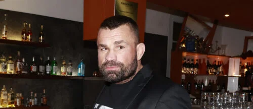 Drama před Štědrým dnem: Policie zasahuje u Karlose Vémoly, zápasník byl zadržen