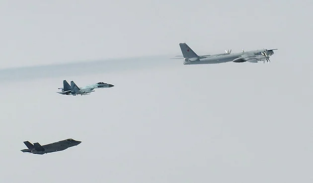 Vrtule a všude námrazy. Ruské strategické bombardéry opět operovaly nad moři