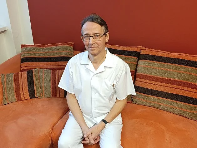 Na medicínu se hlásil z legrace. Dnes je chrudimský primář uznávaným internistou