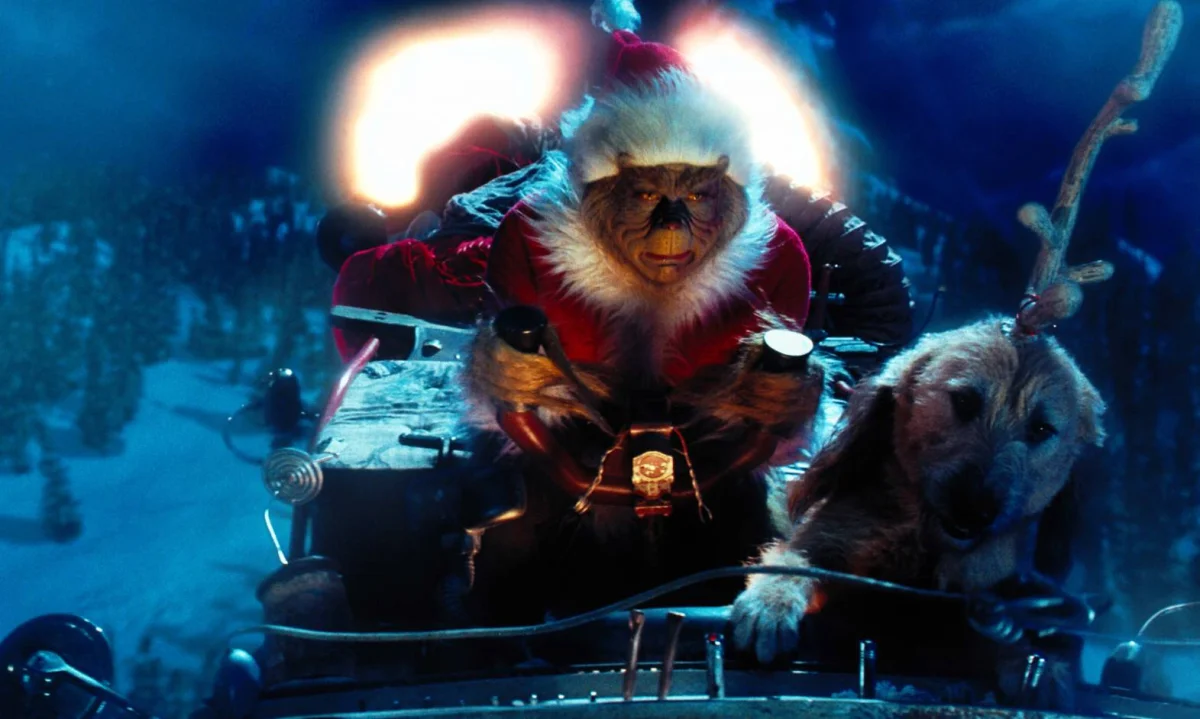 Grinch: Jim Carrey při natáčení trpěl jako zvíře, cvičil ho agent CIA a maskér skončil na terapii