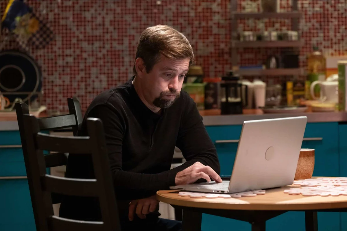 Ulice v příštím roce: Hrdinství, které se neodpouští. Koldův pád otřese školou a Petr Dvořák před volbou