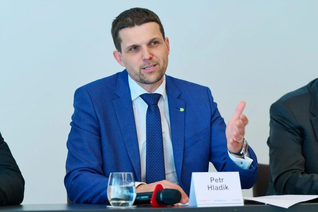 Hladíkův druhý pokus: Do Sněmovny vrací  zálohy na PET lahve a plechovky