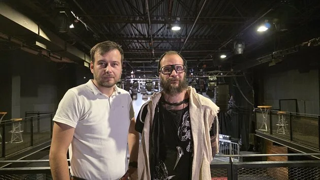 Od lopaty k milionovým sochám. Příběh Jana Dostála v talkshow Deník s nadhledem