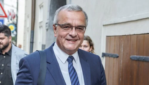 Slovní výměna o schodku: Schillerová mluví o rozpočtových kulišárnách, Kalousek o hranicích zákona