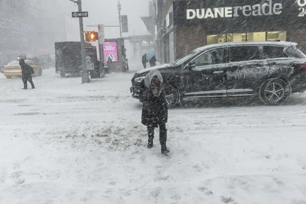 New York zasáhlo silné sněžení. Severovýchod USA hlásí tisíce zpožděných letů