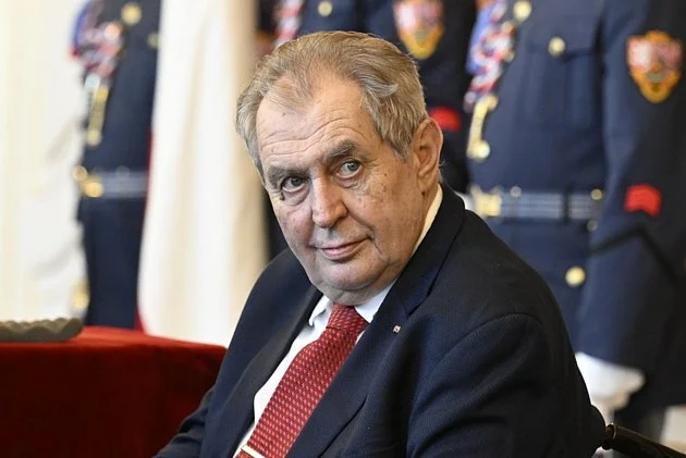 Neničte vztahy se Slovenskem a Čínou, vzkázal vládě Zeman. Školil Pavla i Fialu
