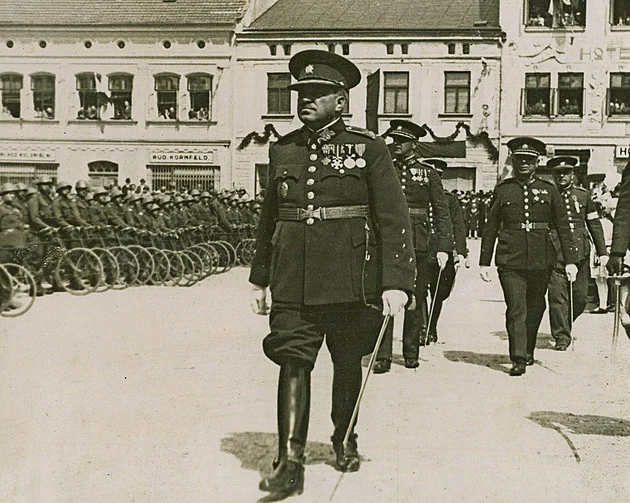 Větřil Hitlerovy choutky, chtěl bránit zemi. Po válce generál skončil v knoflíkárně