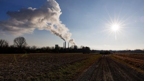 Křetínského francouzská elektrárna přešla z uhlí na biomasu. Ekologové to kritizují