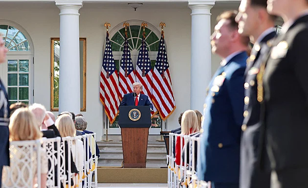 V Americe se to začíná hemžit padlými anděly. Přijdou i svatí?