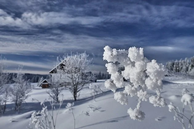 RADAR: Hory v Česku zasype sníh. Bude větrno, hrozí závěje a náledí