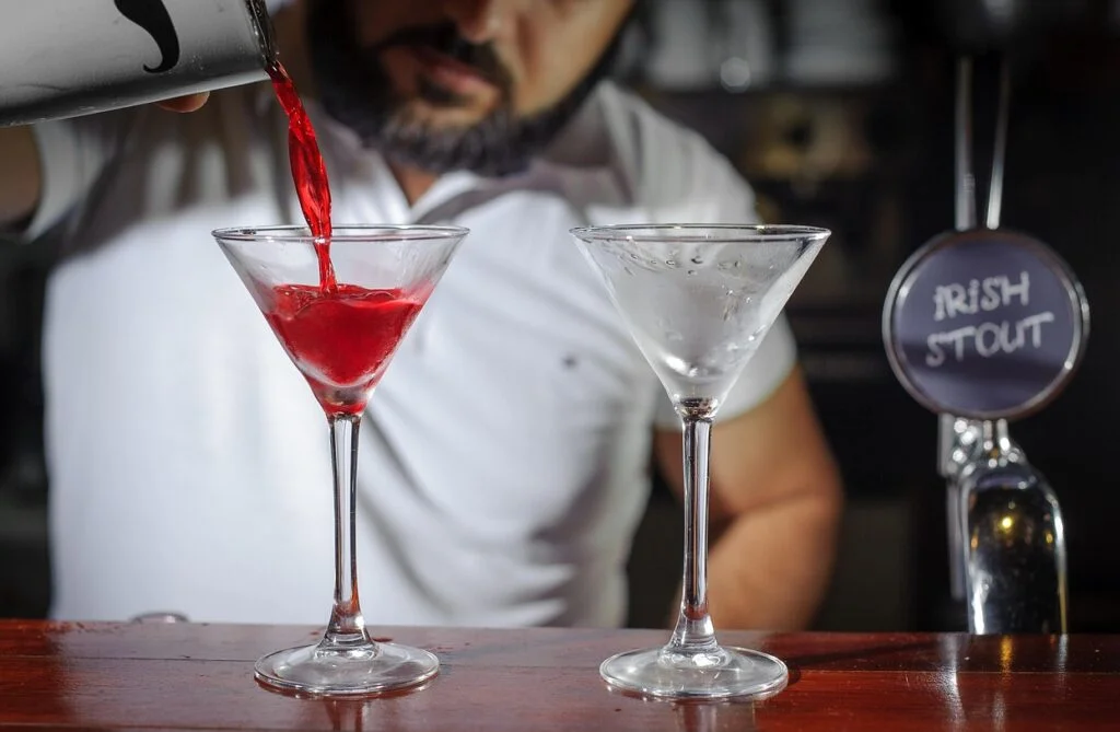 Motorista Šťastný: Přidání omamné látky do nápoje má být trestné. Chce změnit zákon