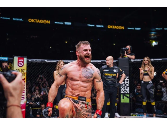 Oktagon: Kincl změnil obličej soupeře k nepoznání, Dvořáka zastavil lekář