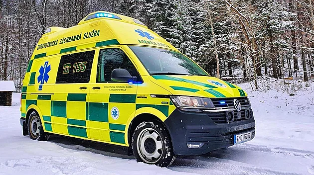 V Praze na trati z Holešovic do Roztok vlak srazil a usmrtil muže