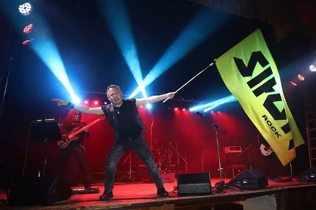 Vánoční tragédie. Zpěvák plzeňské kapely odehrál koncert, druhý den zemřel