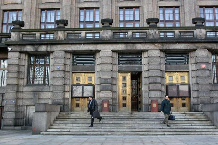 Nová koalice chce usnadnit propouštění úředníků. Do sněmovny už míří změna zákona